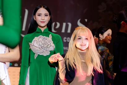 Dịp 8/3, nhà thiết kế Trần Phương Hoa tôn vinh vẻ đẹp của người phụ nữ công an nhân dân