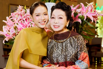 Quán quân 'Học viện Cải lương' Biện Thuy biết ơn khi cùng NSND Bạch Tuyết lan tỏa văn hóa áo dài Việt