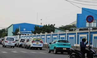 Phạt nguội hơn 1.000 ô tô đỗ sai quy định quanh sân bay Tân Sơn Nhất