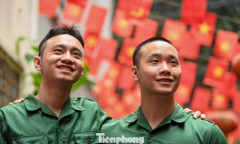 Tạm gác giảng đường, anh em ruột tình nguyện lên đường nhập ngũ