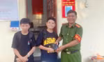 Hai học sinh lớp 8 ở Đồng Nai trả lại ví tiền cho người đánh rơi