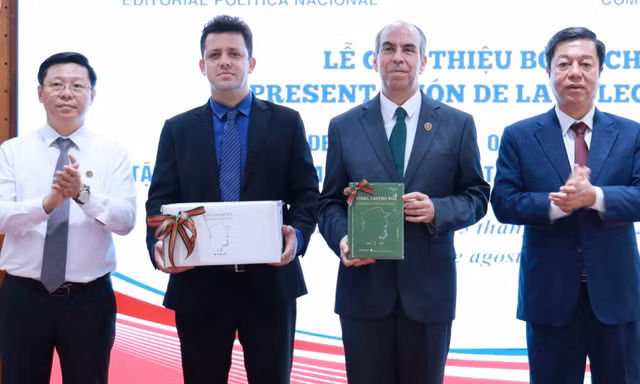 Ra mắt 15.000 trang sách về cuộc đời hoạt động cách mạng của Tổng Tư lệnh Fidel Castro Ruz