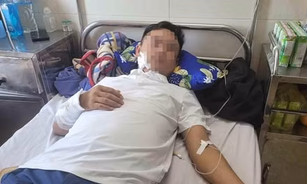 Mang súng đến nhà đòi nợ, 4 đối tượng bị khởi tố