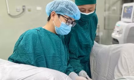 Bị lợn húc khi đang cho ăn, người đàn ông tổn thương nặng vùng kín