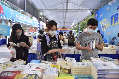 Sách rẻ tiền đang lên?