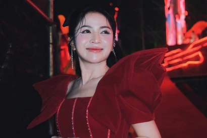 Dàn nghệ sĩ nữ khuấy động 5.000 sinh viên hiến máu ở Chủ Nhật Đỏ 