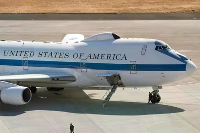 'Đột nhập' máy bay Ngày tận thế của Mỹ