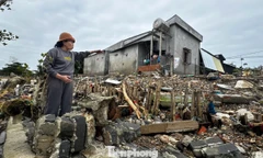 Triều cường khoét sâu bờ biển, nhiều hộ dân sống trong nỗi bất an