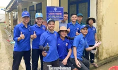 ‘Biệt đội thợ xây’ trao cần câu cho thanh niên khó khăn