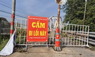 Cầu qua sông Đồng Nai bị phong tỏa sau sự cố, người dân từng ngày trông ngóng được thông xe