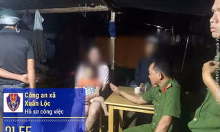 Công an Đồng Nai ngăn chặn người phụ nữ dắt theo 3 trẻ nhỏ định nhảy cầu tự tử