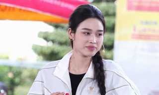 Hoa hậu Việt Nam Đỗ Thị Hà lăn xả hết mình vì hoàn cảnh khó khăn