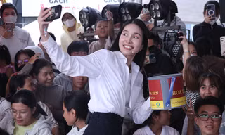 Á hậu 'Hoa hậu Việt Nam' Phương Anh không giấu được sự nghẹn ngào, dốc tiền túi hỗ trợ các hoàn cảnh khó khăn