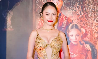 'Nữ hoàng phim kinh dị' Rima Thanh Vy diện váy dát vàng khoe vóc dáng 'bốc lửa', thần thái ma mị trên thảm đỏ