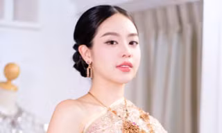 Hoa hậu Thanh Thủy khoe sắc ở Thái Lan, tạo nên khoảnh khắc dí dỏm thu hút 'triệu view'