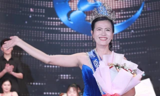 Cô giáo vượt qua nghịch cảnh tiếp tục nỗ lực giảng dạy, xuất sắc đăng quang ngôi vị 'Hoa hậu Trăng khuyết Việt Nam'