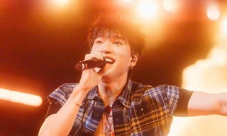 Trình diễn 'cực cháy' cùng dàn nghệ sĩ, HIEUTHUHAI gây xúc động khi quyên góp 400 triệu đồng vì đồng bào miền Trung