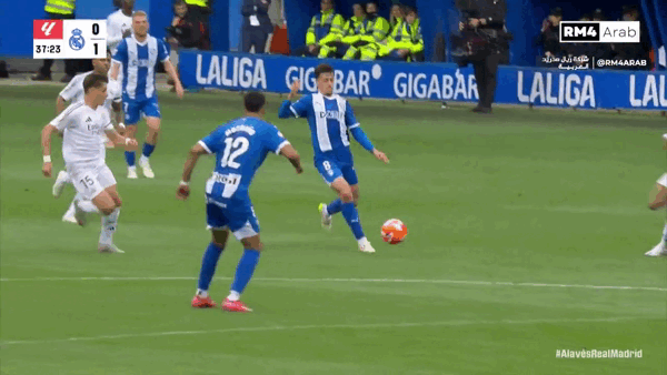 Pha phạm lỗi không cần thiết của Mbappe