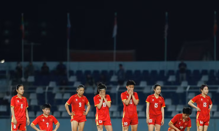 HLV Mai Đức Chung: 'Tuyển nữ Việt Nam xứng đáng chiến thắng, nhưng quyết định sai đã phá hỏng tất cả'