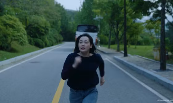 Kim Min Ha bắt đầu lại trong một thế giới xa lạ