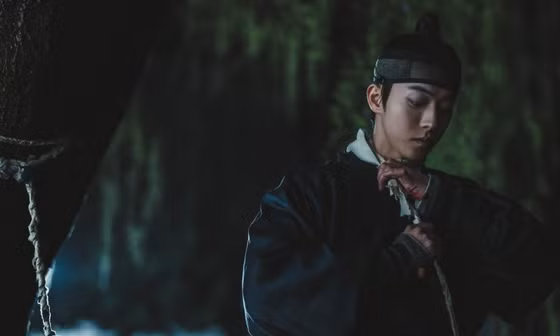 Nam Joo Hyuk vượt qua sức hút của 'đặc vụ Kim' So Ji Sub