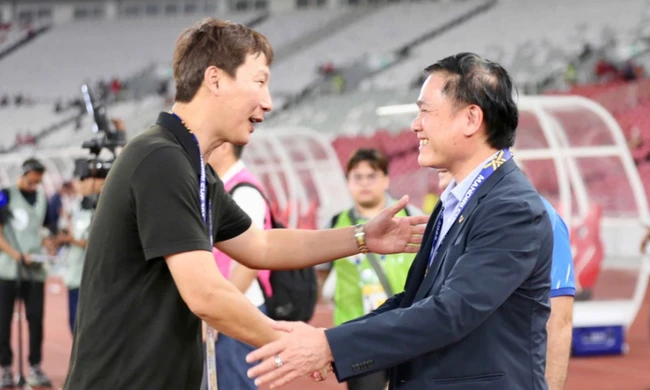 HLV Kim Sang-sik chia sẻ về hợp đồng với VFF sau SEA Games 33