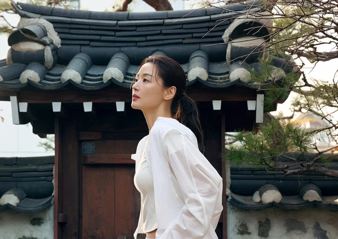 Jun Ji Hyun Thăng Hạng Thời Trang Thể Thao Và Hé Lộ Dự Án Điện Ảnh Đỉnh Cao