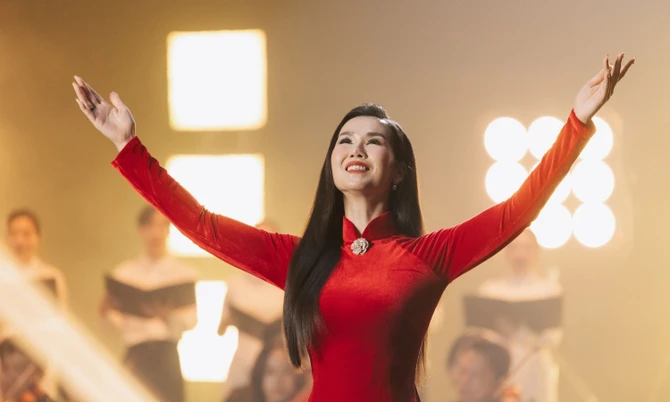 Võ Hạ Trâm ra mắt MV "Nguyện Là Người Việt Nam" để góp quỹ vì người nghèo