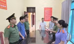 Lừa lấy tiền nhập học của sinh viên tại chức, khi tốt nghiệp còn giao bằng giả