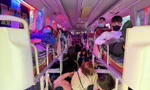 Xe khách 19 chỗ 'nhồi nhét' 60 người bị phạt hơn 200 triệu đồng