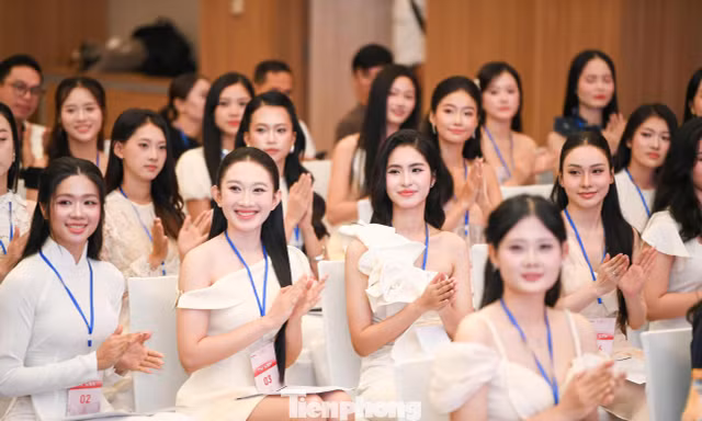 Gần 100 cô gái ở Sơ khảo Hoa hậu Việt Nam 2026 khu vực phía Nam bước vào phần đo nhân trắc học