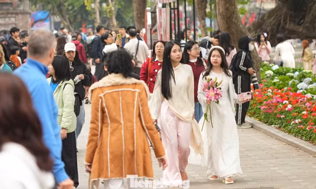 Một mét vuông có hàng chục nàng thơ