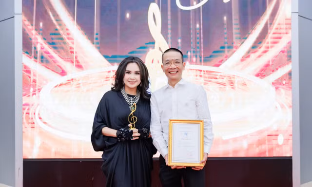 Hồng Nhung, Thanh Lam được vinh danh