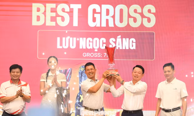 Toàn cảnh lễ bế mạc và trao giải Tiền Phong Golf Championship - Non sông một dải 2026