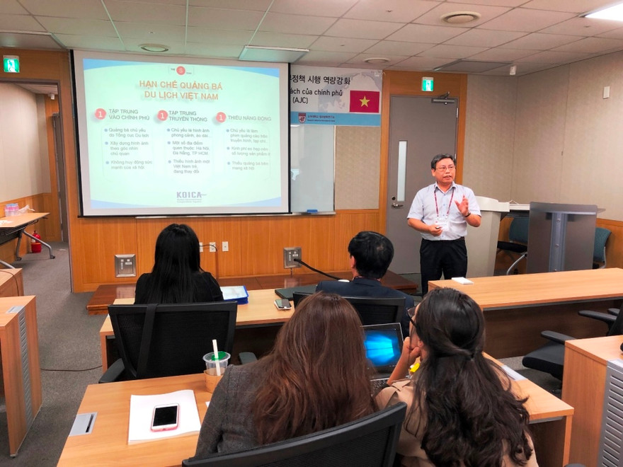 Một phiên thảo luận nhóm