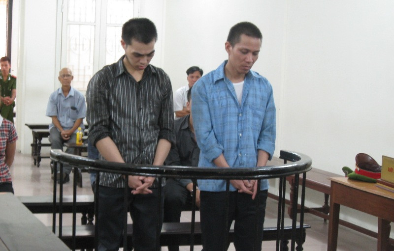 Hai bị cáo trong phiên xử ngày 30/9. Ảnh: BT