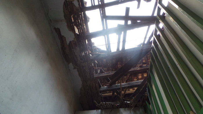 Phần mái nhà gần 30m2 bị sập.