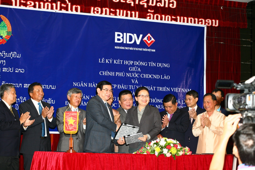 Lễ ký văn bản hợp đồng tín dụng. Ảnh Doãn Hoàng