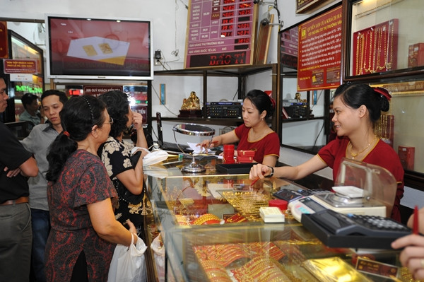 Giá vàng tăng mạnh vượt ngưỡng 35 triệu đồng