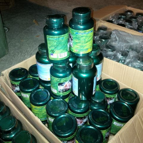 Mỹ phẩm, thực phẩm chức năng không rõ nguồn gốc bị phát hiện.