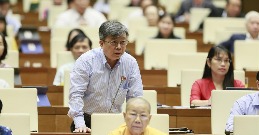 ĐB Trương Trọng Nghĩa đề nghị xem lại việc bán cổ phần nước sạch Sông Đuống cho tỷ phú Thái Lan. Ảnh: Như Ý 