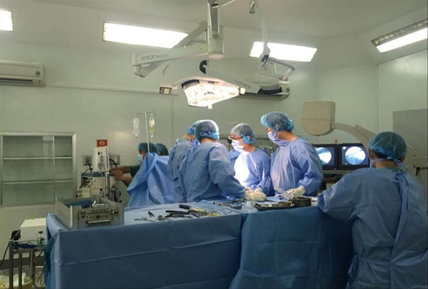 Một ca phẫu thuật thực hiện tại BV Trưng Vương 