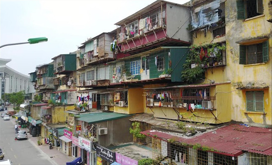 Chung cư Thành Công nguy hiểm mức độ D nhưng vẫn chưa được cải tạo do nhiều vướng mắc . Ảnh: P.V