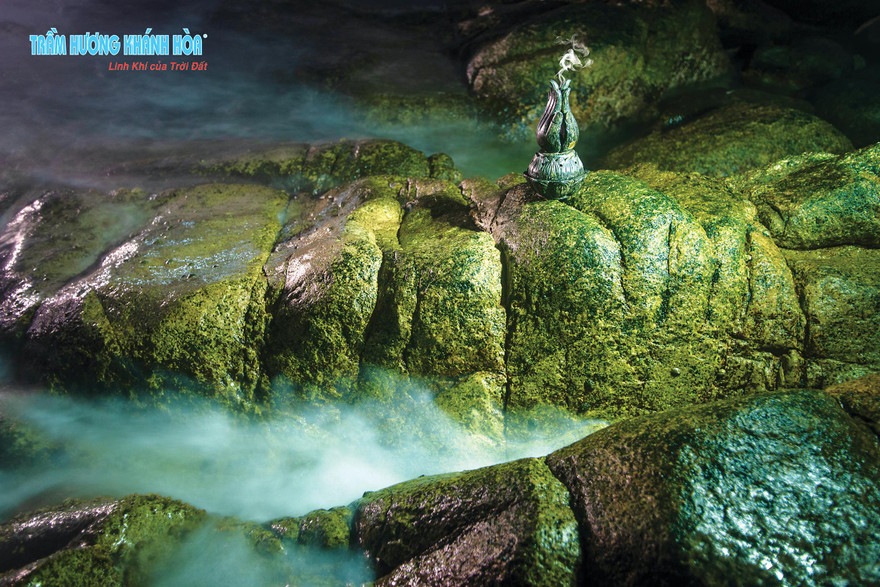 Đốt nén trầm hương ngày đại lễ 30/4, suy ngẫm về vận hội đất nước