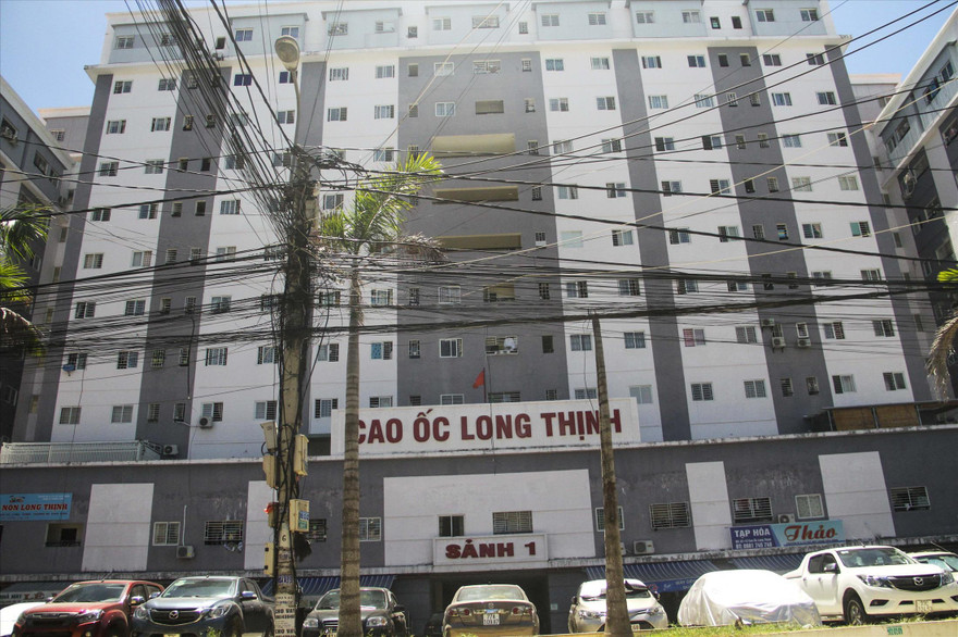Chung cư Long Thịnh nơi có 50% người có thu nhập thấp đi ô tô. Ảnh: Tr. Định