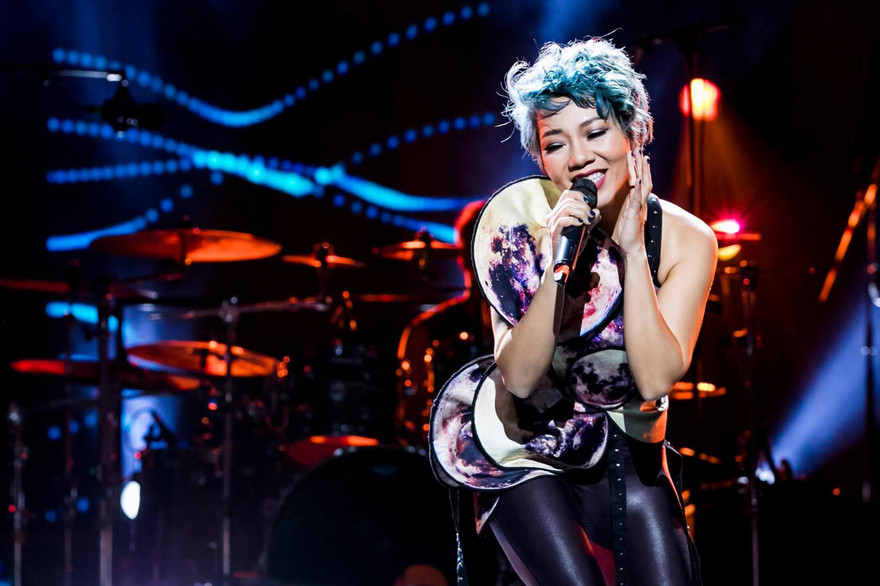 Hà Trần làm khách mời trong đêm nhạc của Thanh Lam năm ngoái tại Hà Nội. Ảnh: Đại Ngô