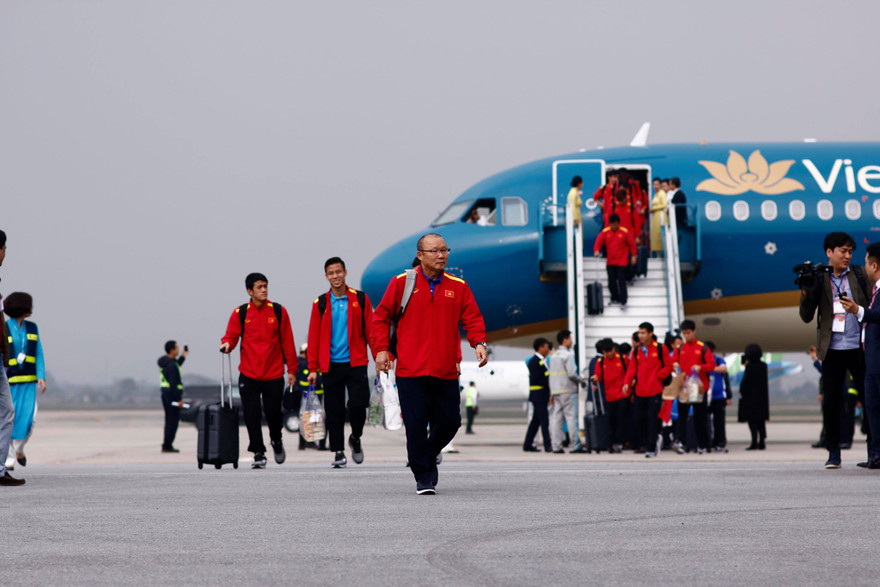 HLV Park Hang Seo và các học trò đã trở về Việt Nam. Ảnh: Duy Phạm