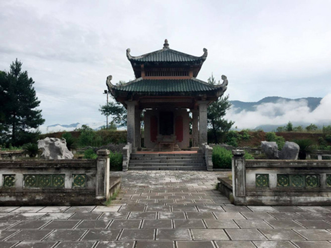 Nhà bia tưởng niệm tại mỏ đồng Sin Quyền 