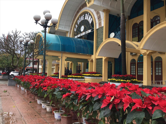 Ga Đồng Đăng được trang hoàng đẹp đẽ. ảnh: Phạm Thanh