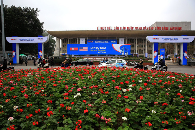 Hà Nội - thành phố trải qua chiến tranh, nay là cầu nối cho hòa bình. ảnh: Hồng Vĩnh